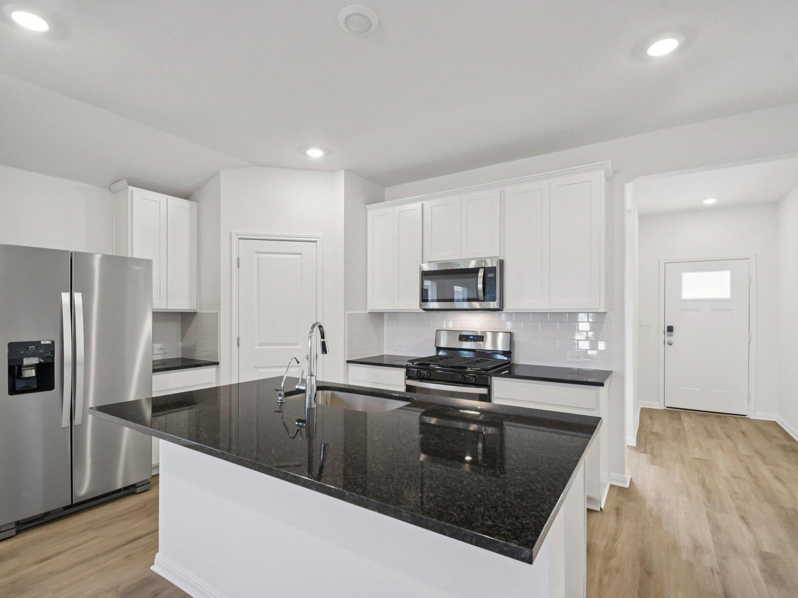 687 Clarissa ST — photo 3