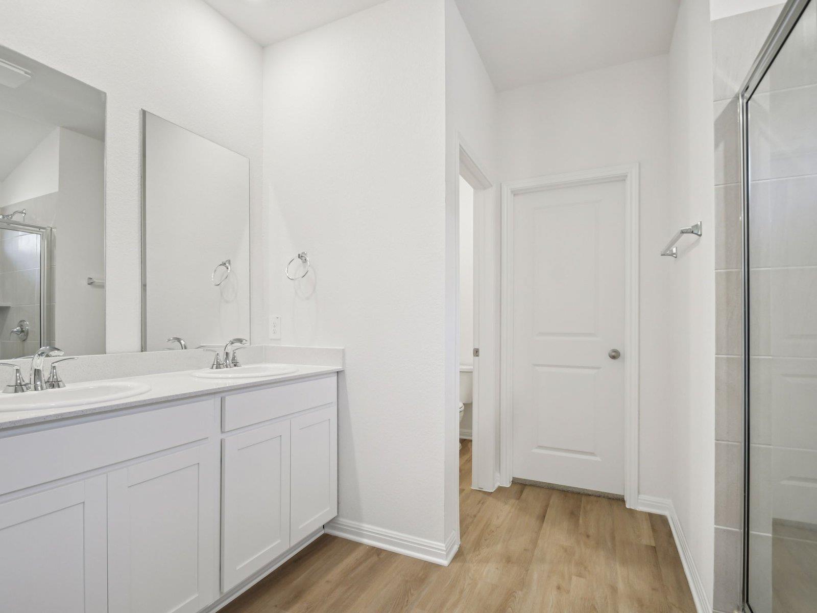 687 Clarissa ST — photo 4
