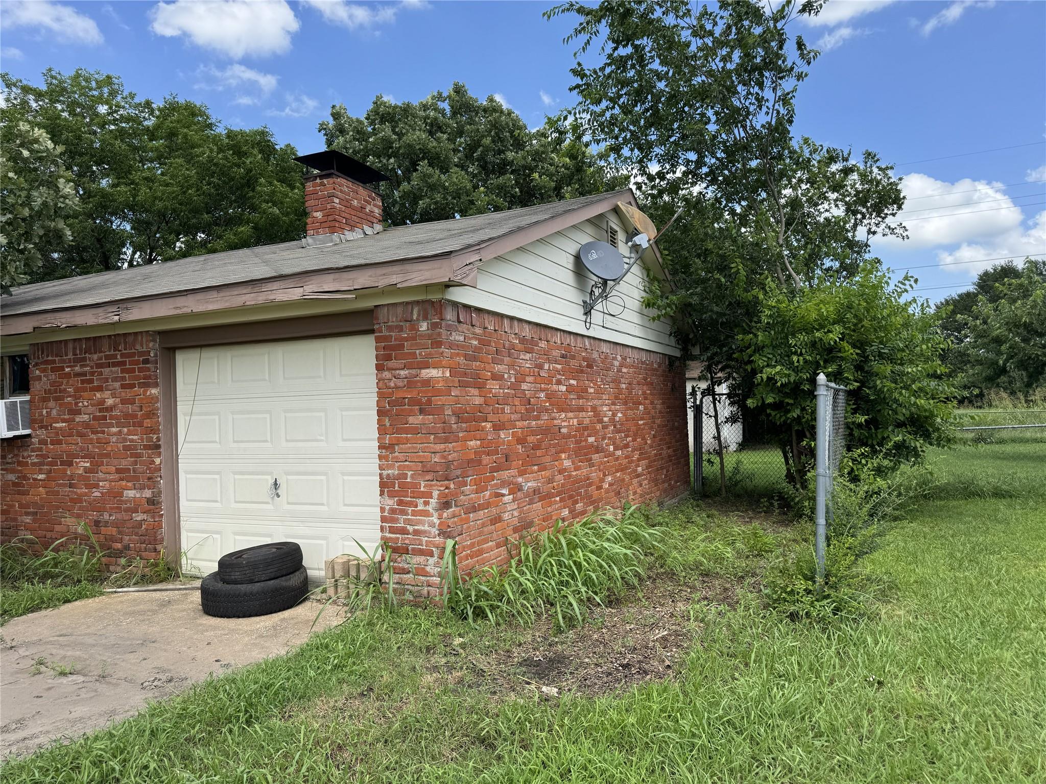3041 Monroe ST — photo 3