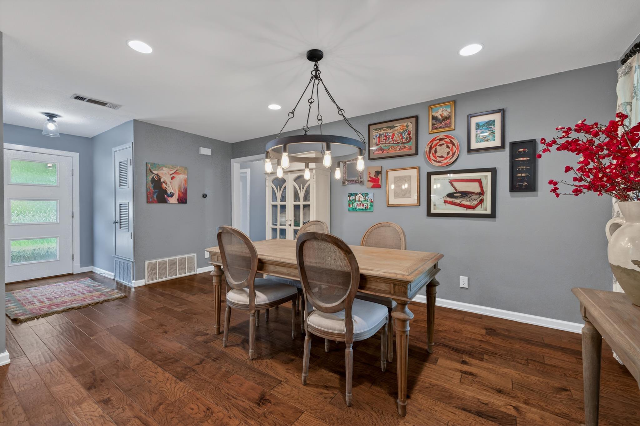 1103 Chesapeake DR — photo 3