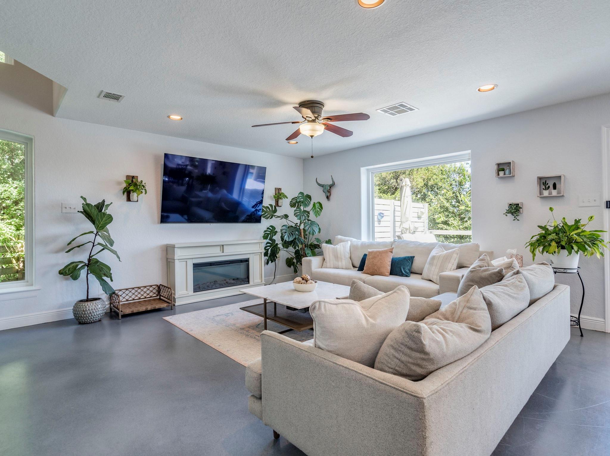 400 Hunt LN — photo 5