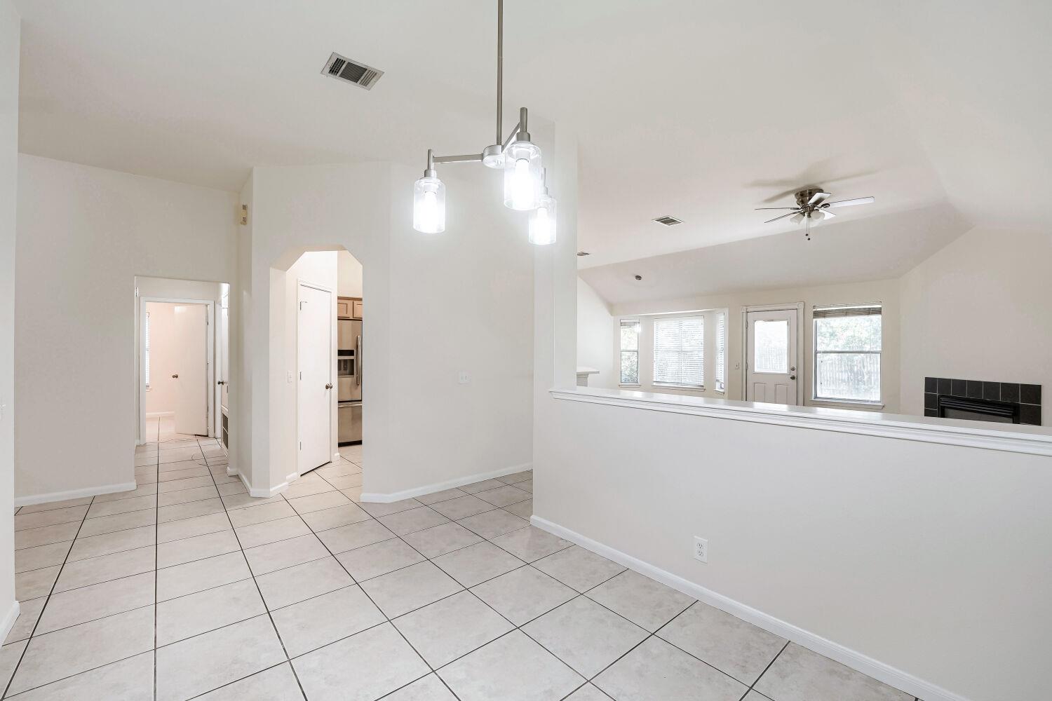 409 Willowbrook DR — photo 4