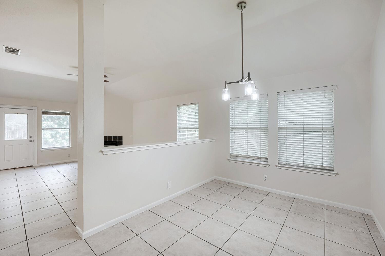 409 Willowbrook DR — photo 5