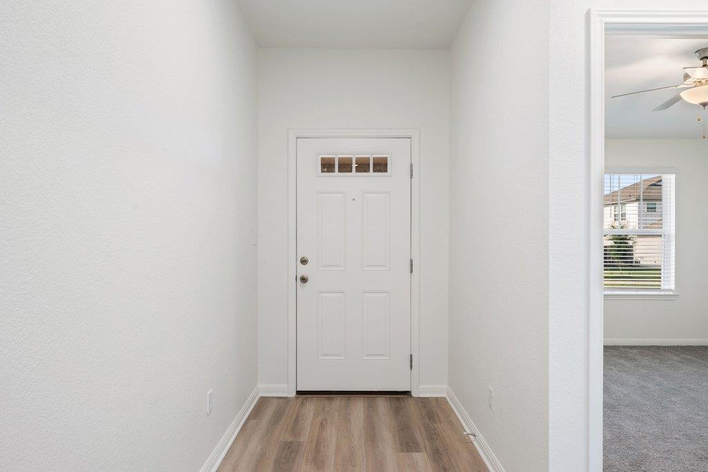 121 Oakdale Meadows LN — photo 3