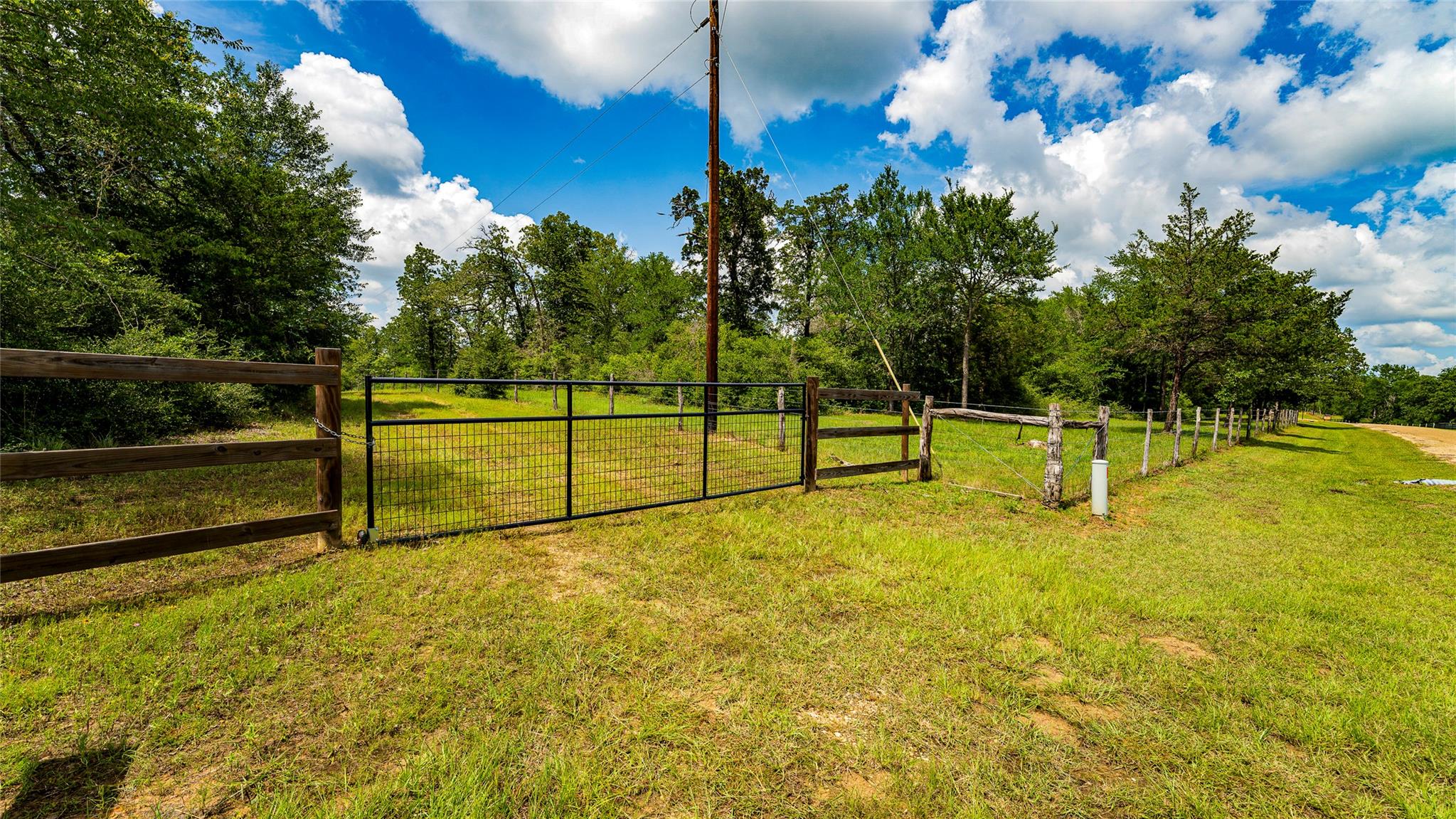 1470 22 Hills RD — photo 4