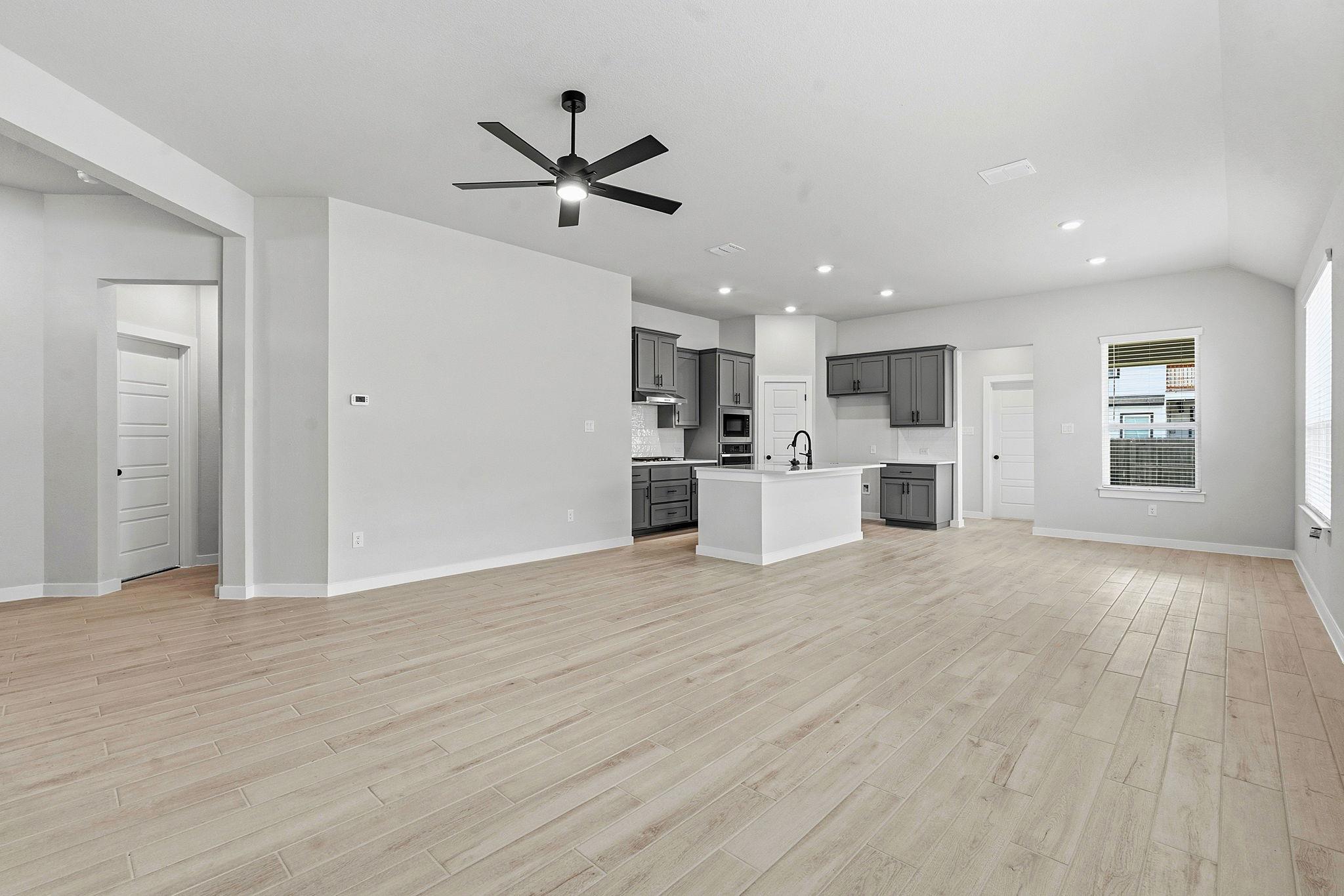 158 Paul Pena DR — photo 4