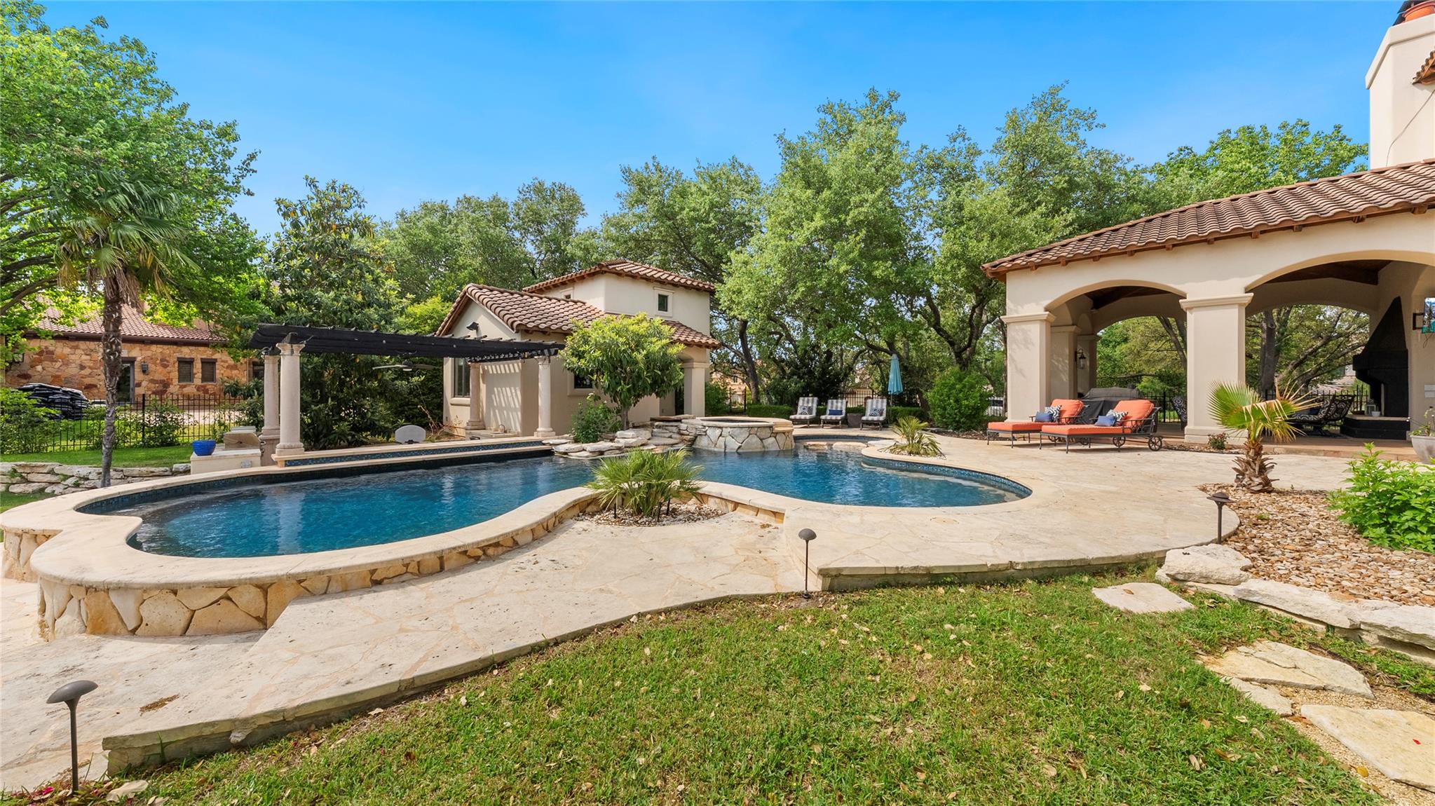 201 Costa Bella DR — photo 3