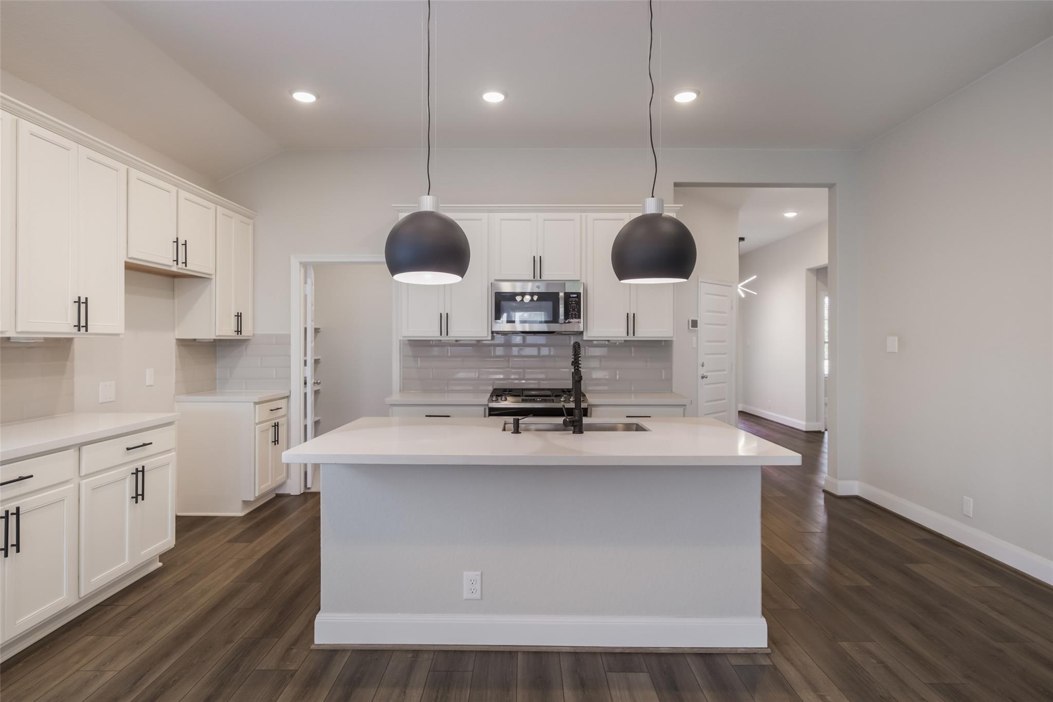 932 Ulster Dr DR — photo 3