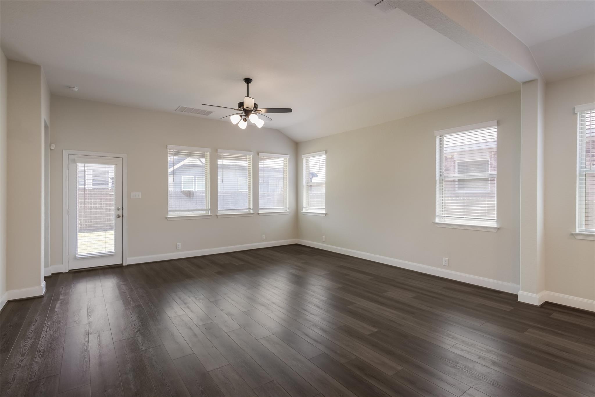 932 Ulster Dr DR — photo 4