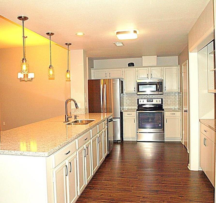 2200 Larston LN — photo 3