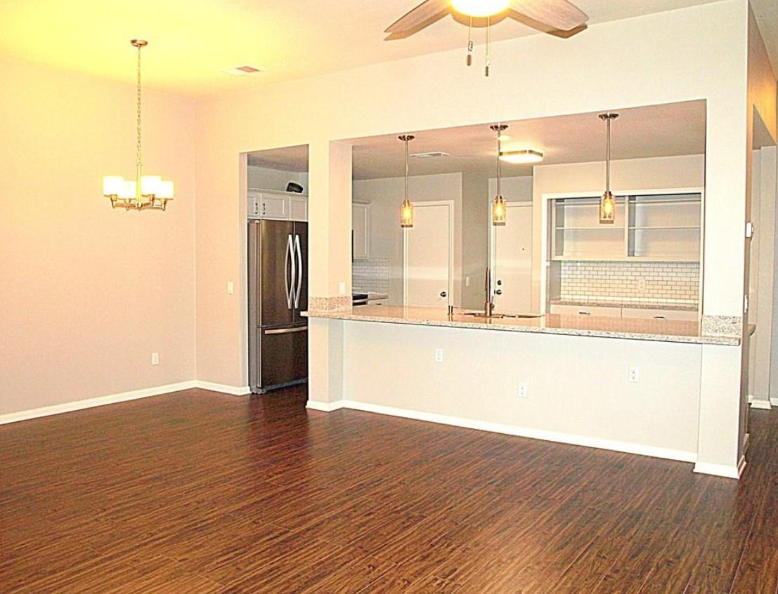 2200 Larston LN — photo 4