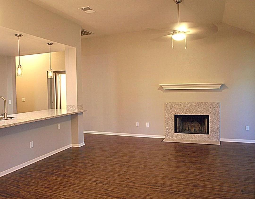 2200 Larston LN — photo 5