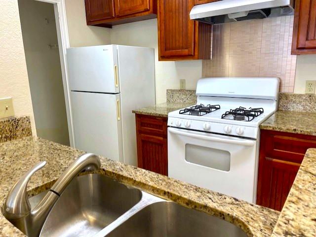 16037 Fitchburg CIR — photo 4
