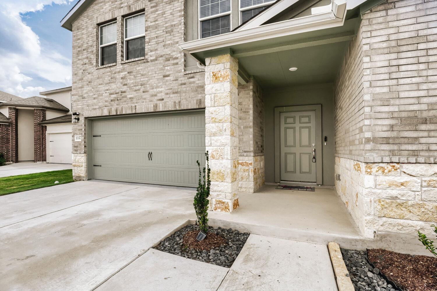 1337 Aquilla DR — photo 3