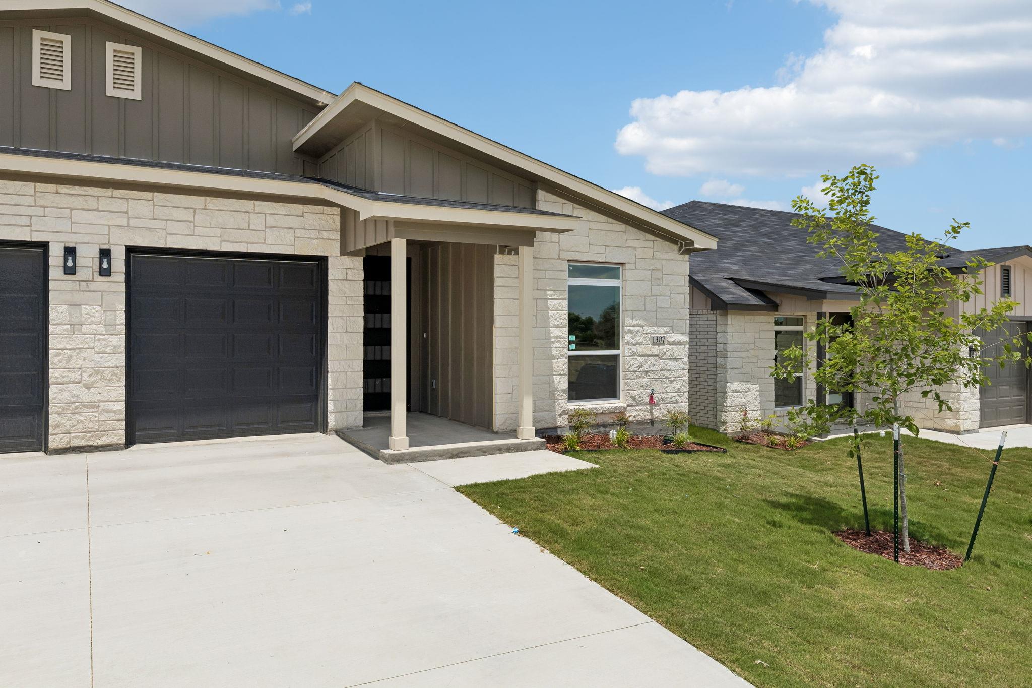 1307 Lone Pine WAY — photo 3