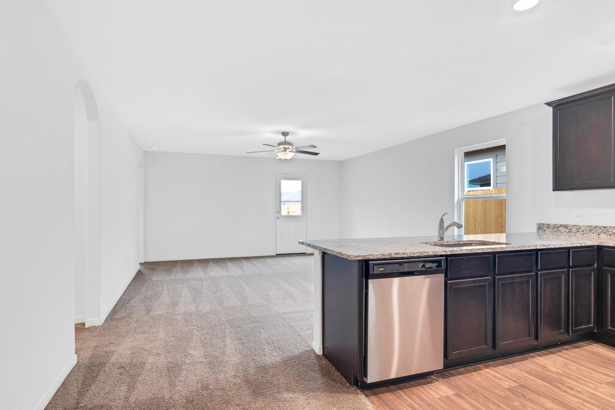 112 Allington CIR — photo 3