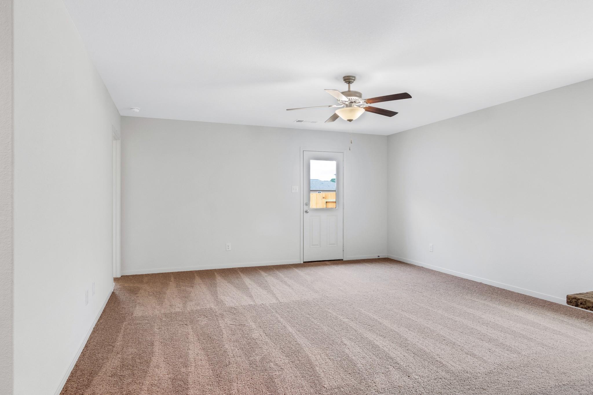 112 Allington CIR — photo 4
