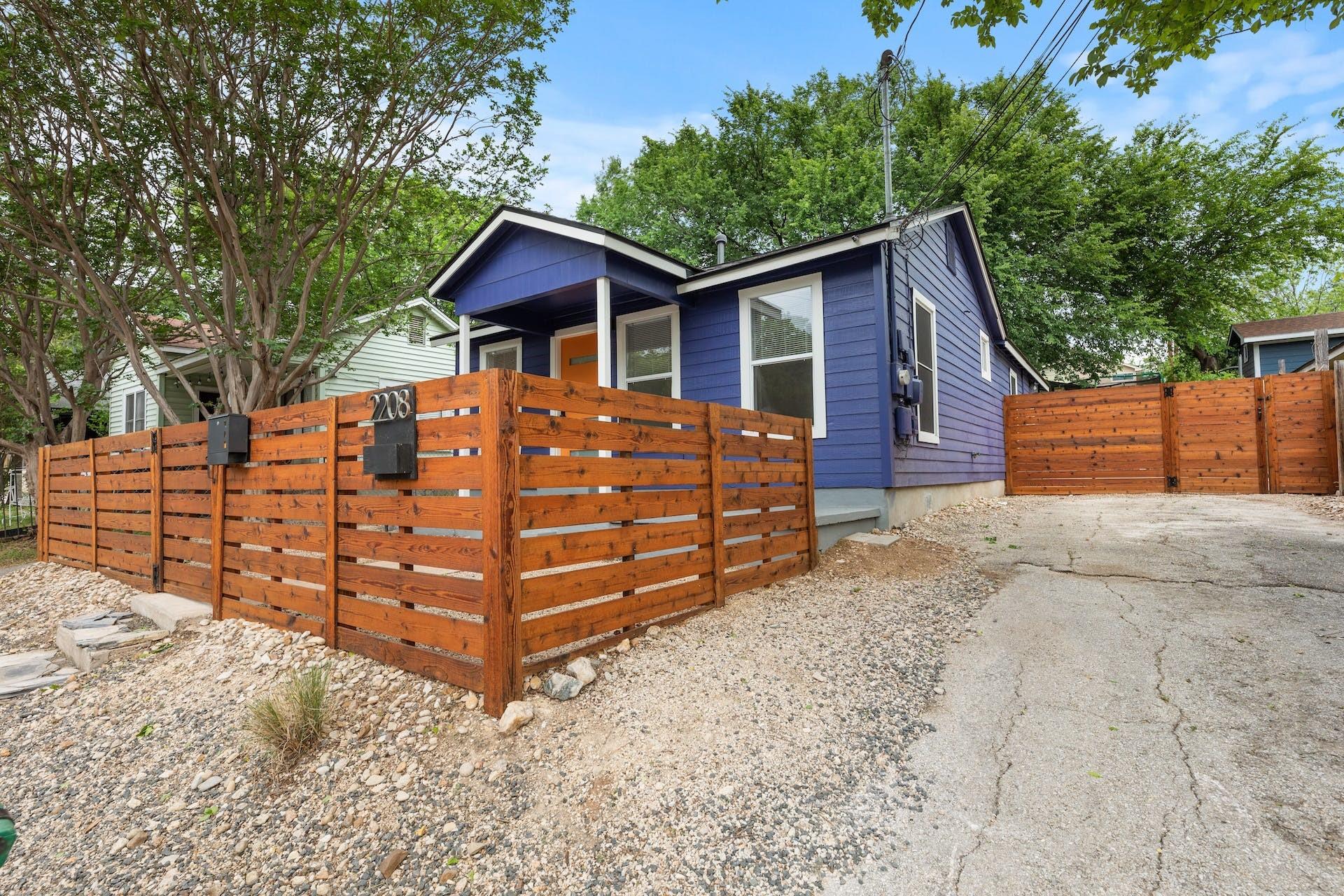 2208 Santa Rita ST — photo 3