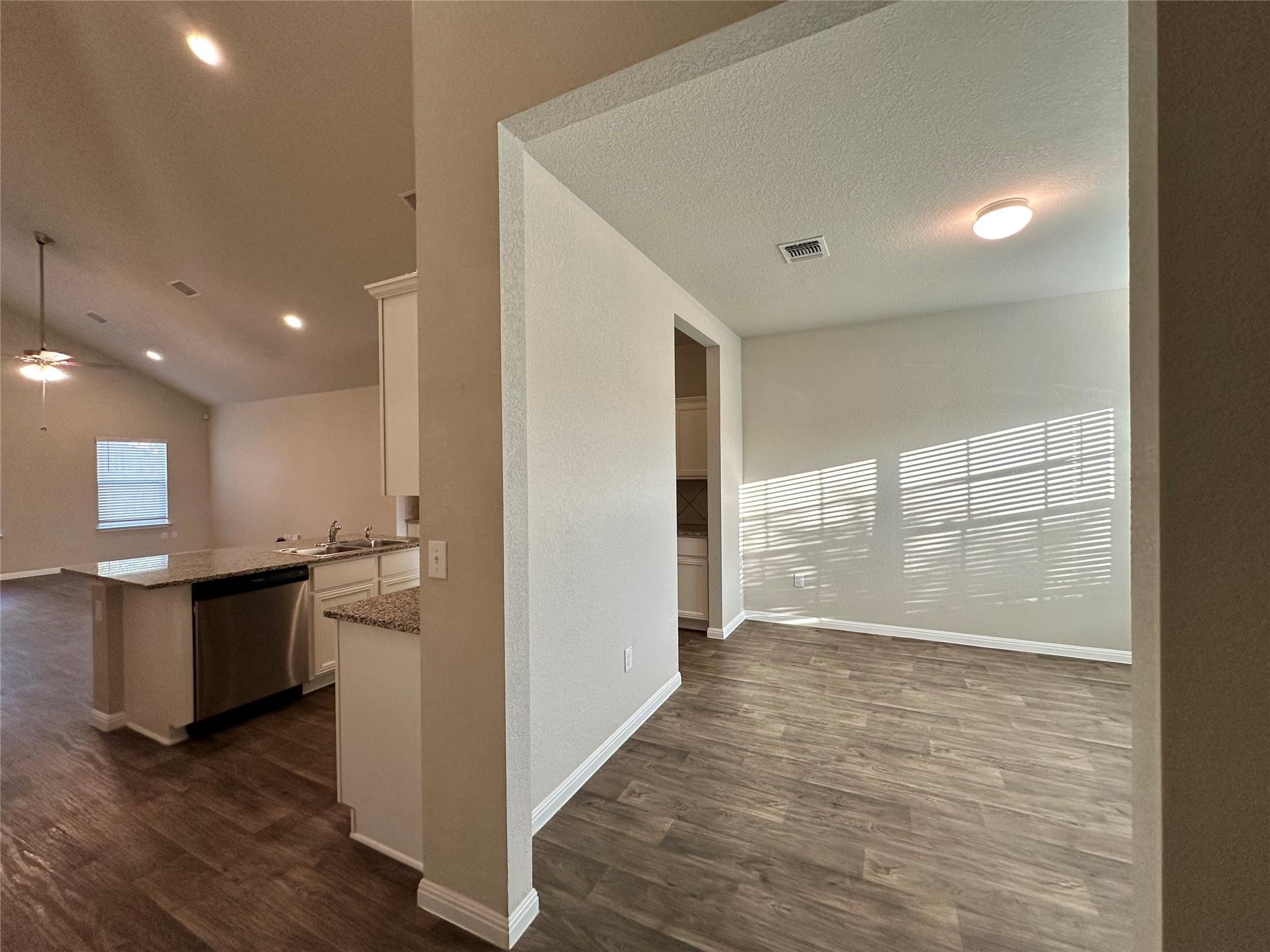 10701 Seguin RD — photo 4