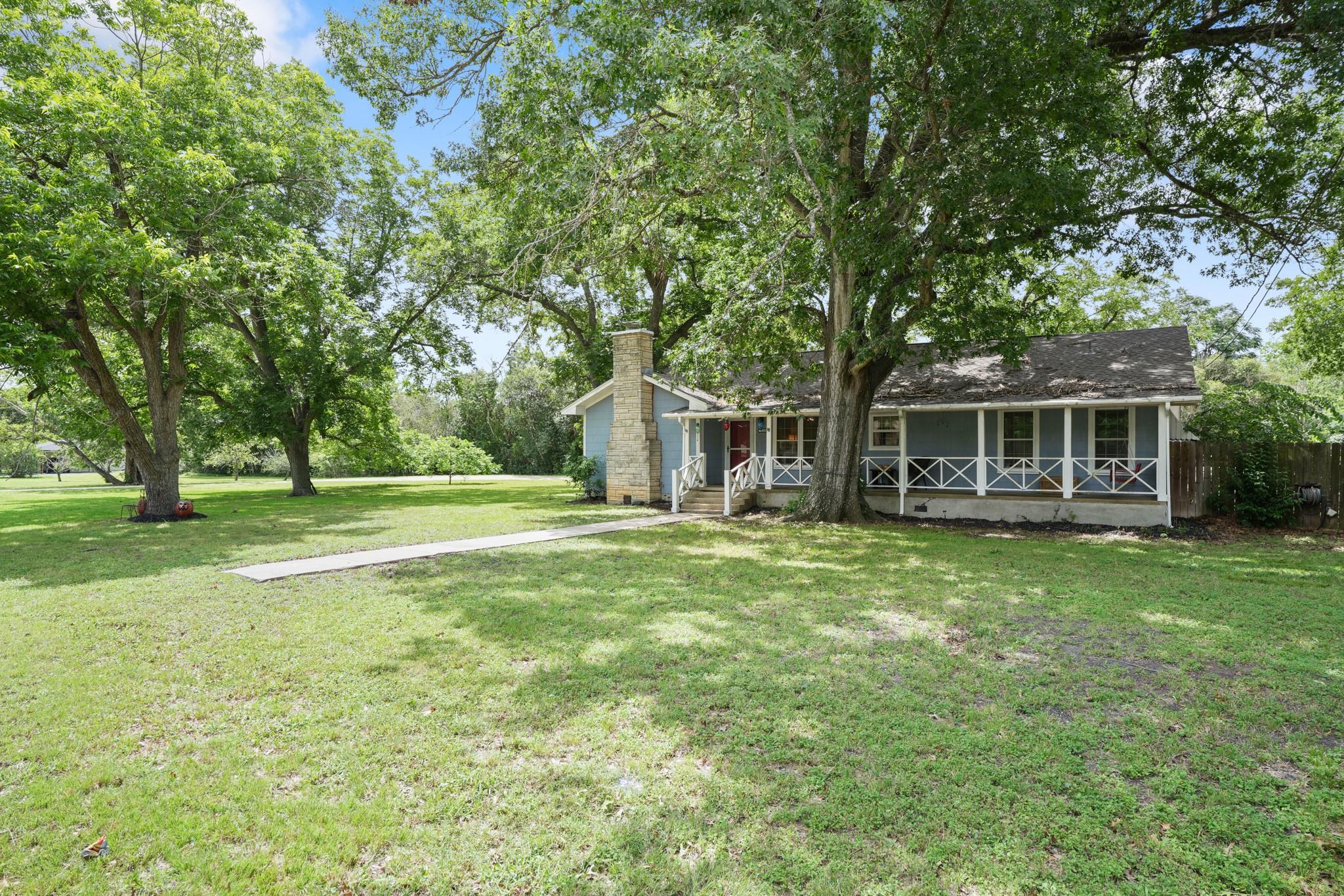 1320 San Antonio ST — photo 5