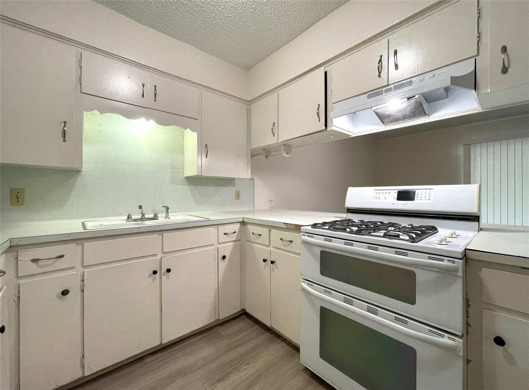 904 Meadows DR #D — photo 5