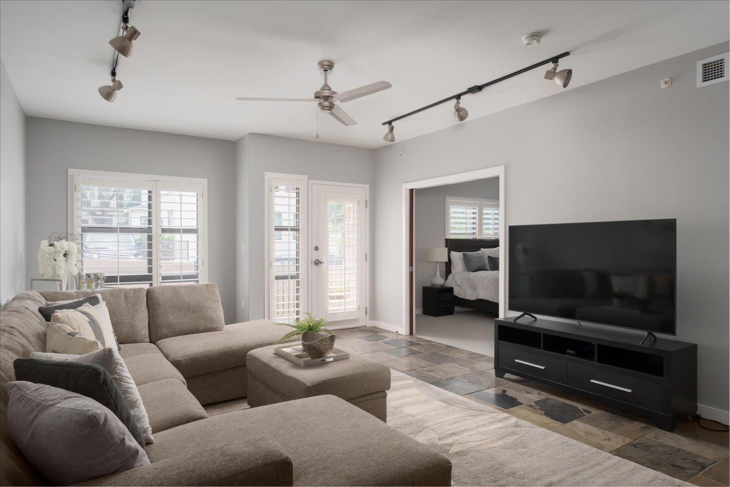 1812 West Ave #207 — photo 3