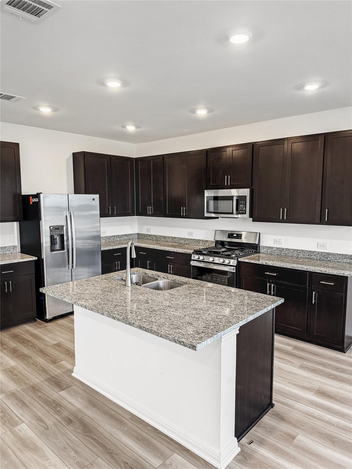 5800 Beverly Prairie RD — photo 3