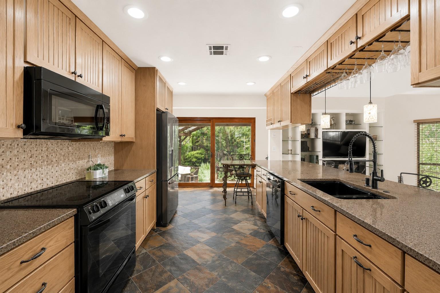 122 Acapulco DR — photo 4