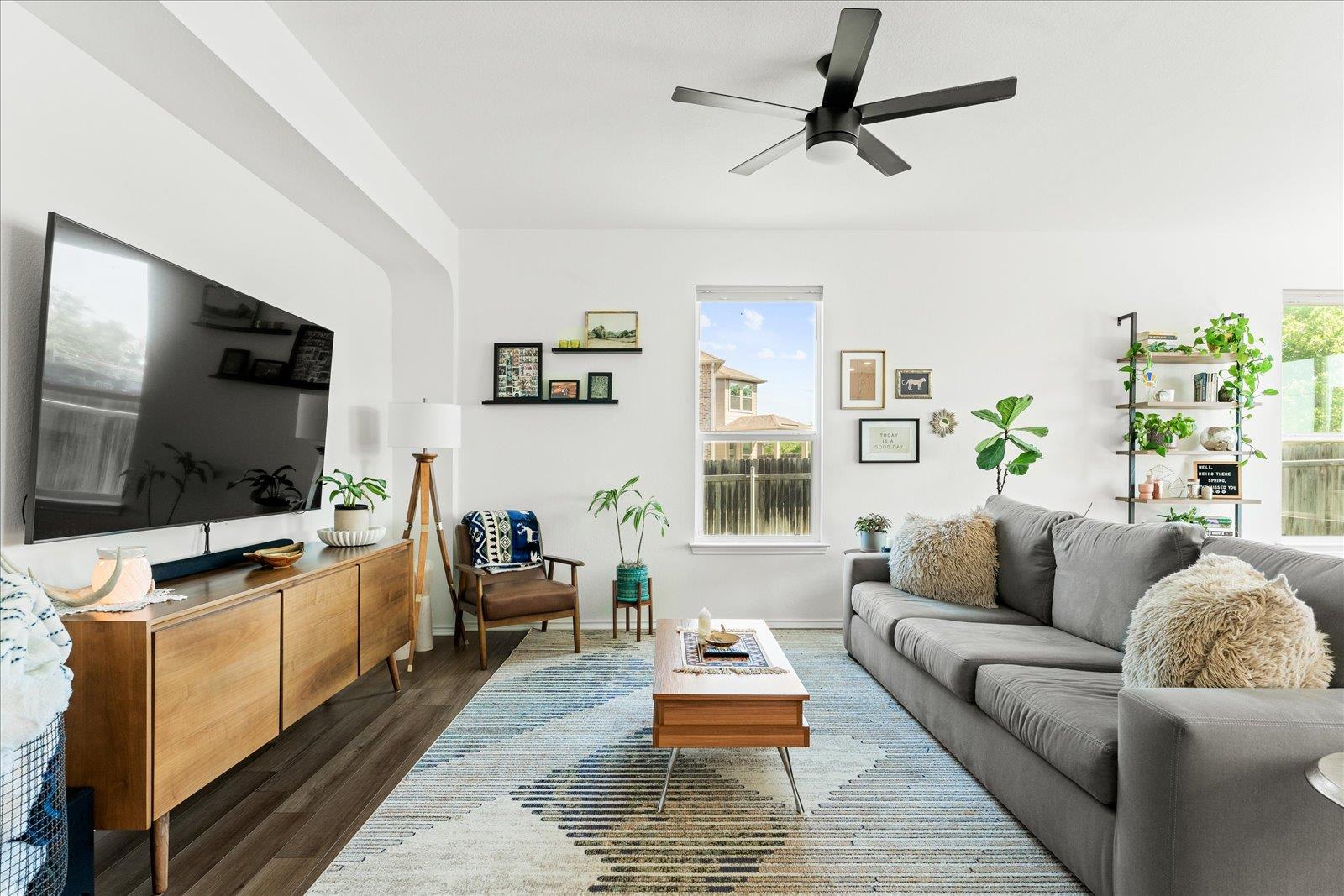 210 Maroon LN — photo 3