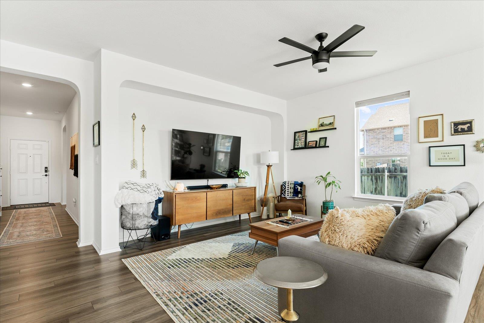 210 Maroon LN — photo 4