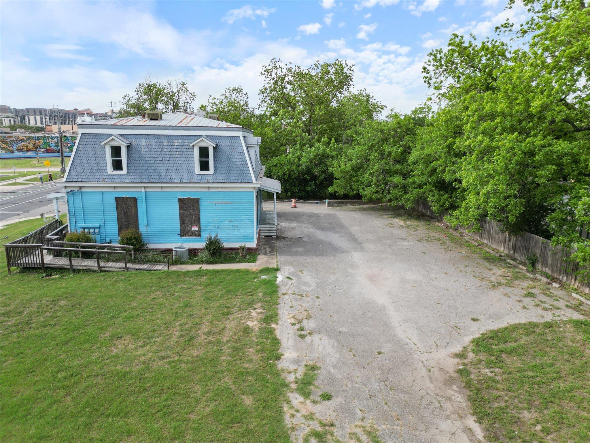 321 S Lbj — photo 4