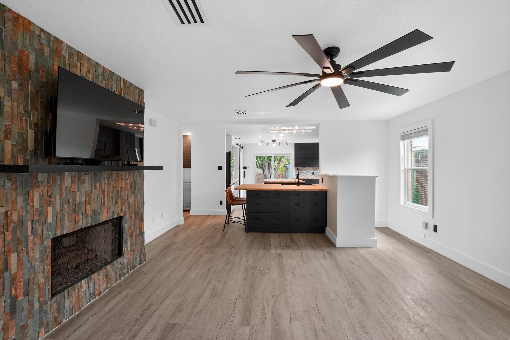 3911 Haleys WAY — photo 3