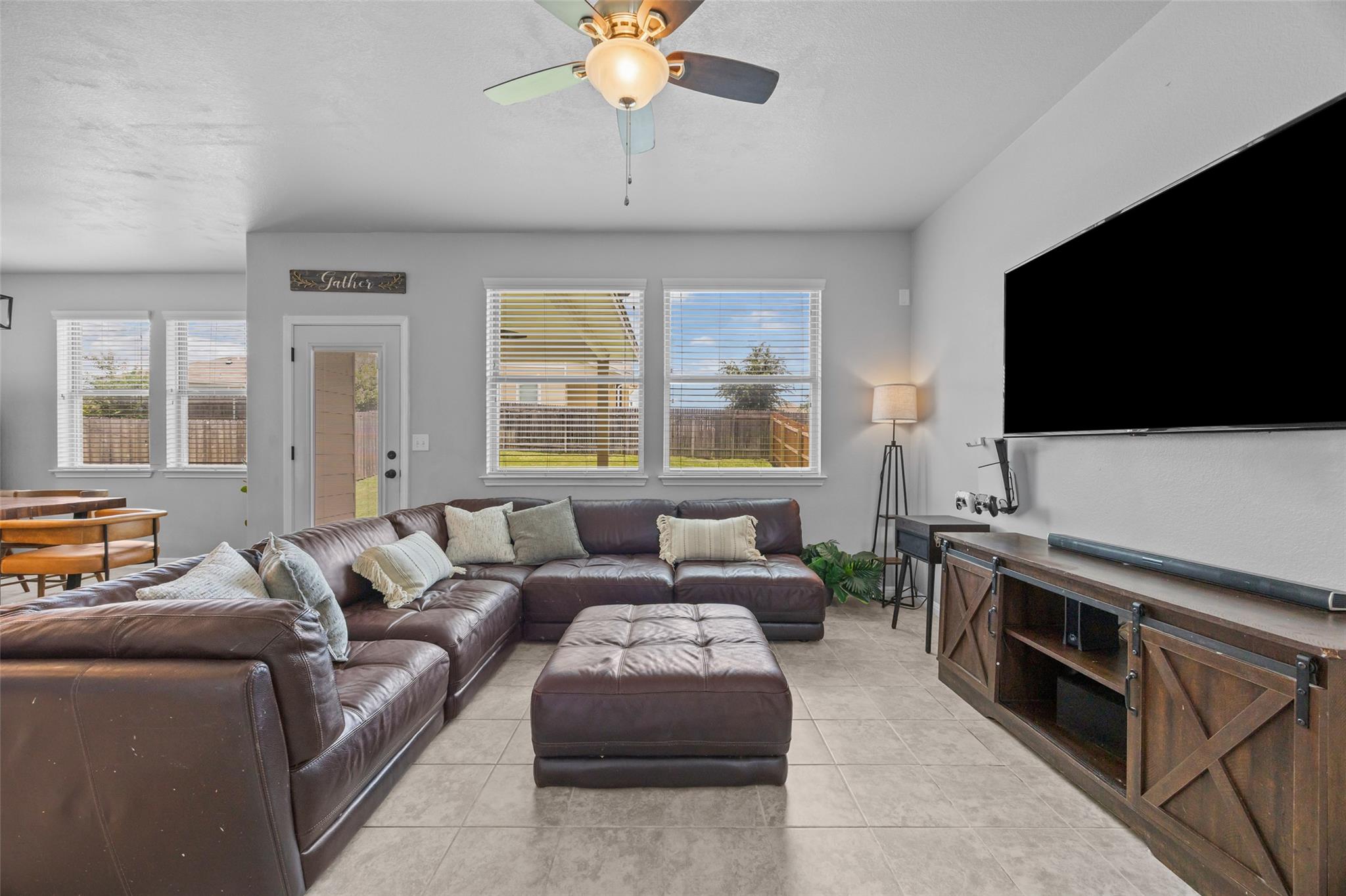 230 Eagle Brook LN — photo 5