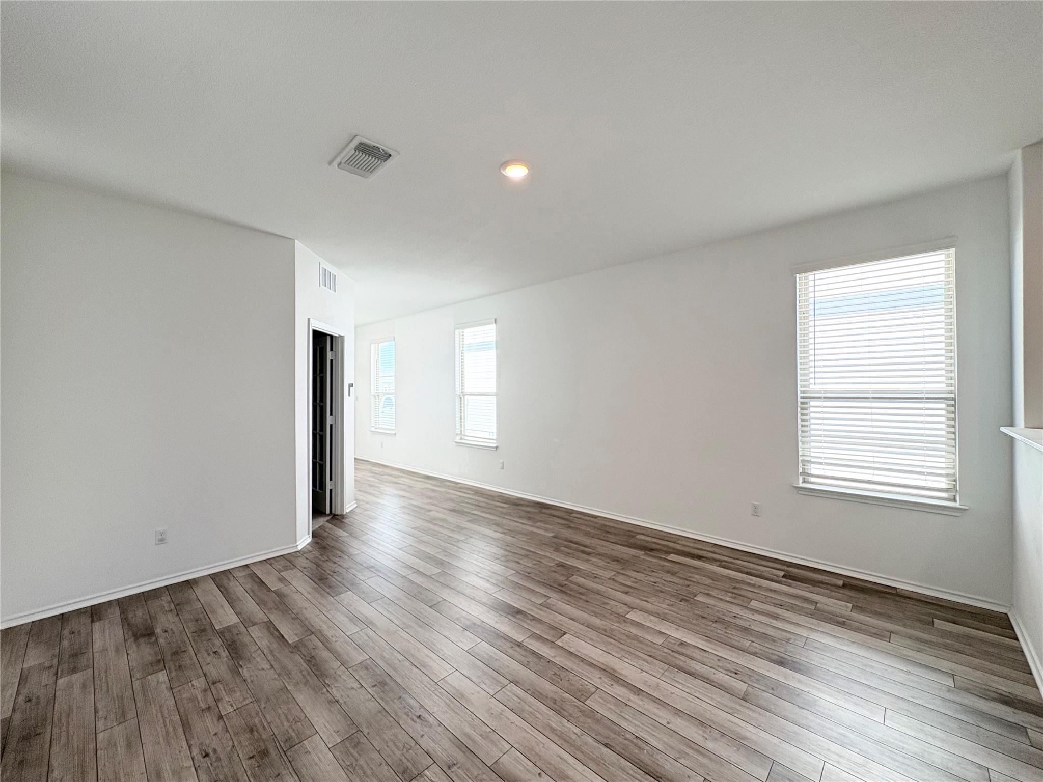 217 English Oak ST — photo 3