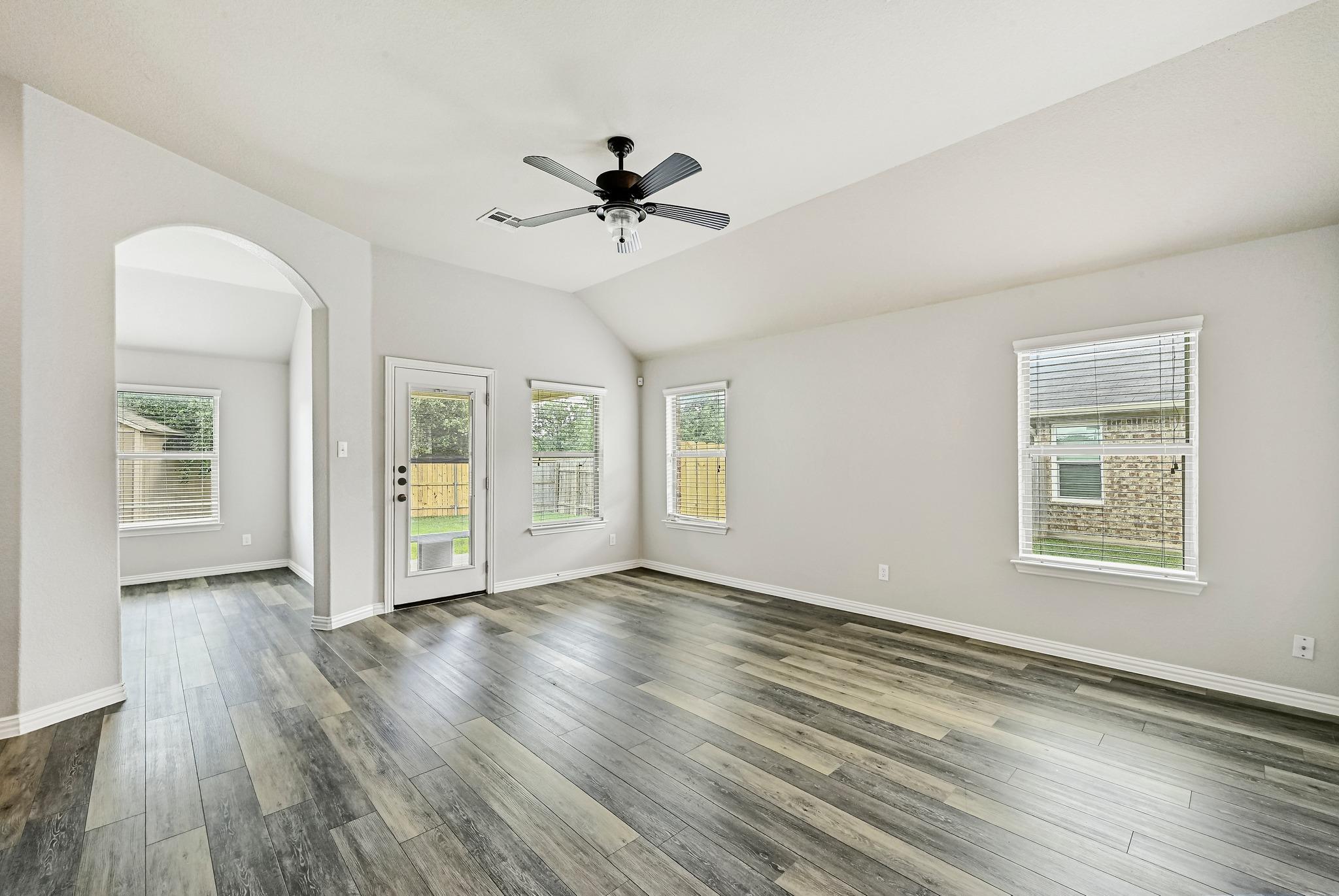1441 Rainbow Parke DR — photo 4