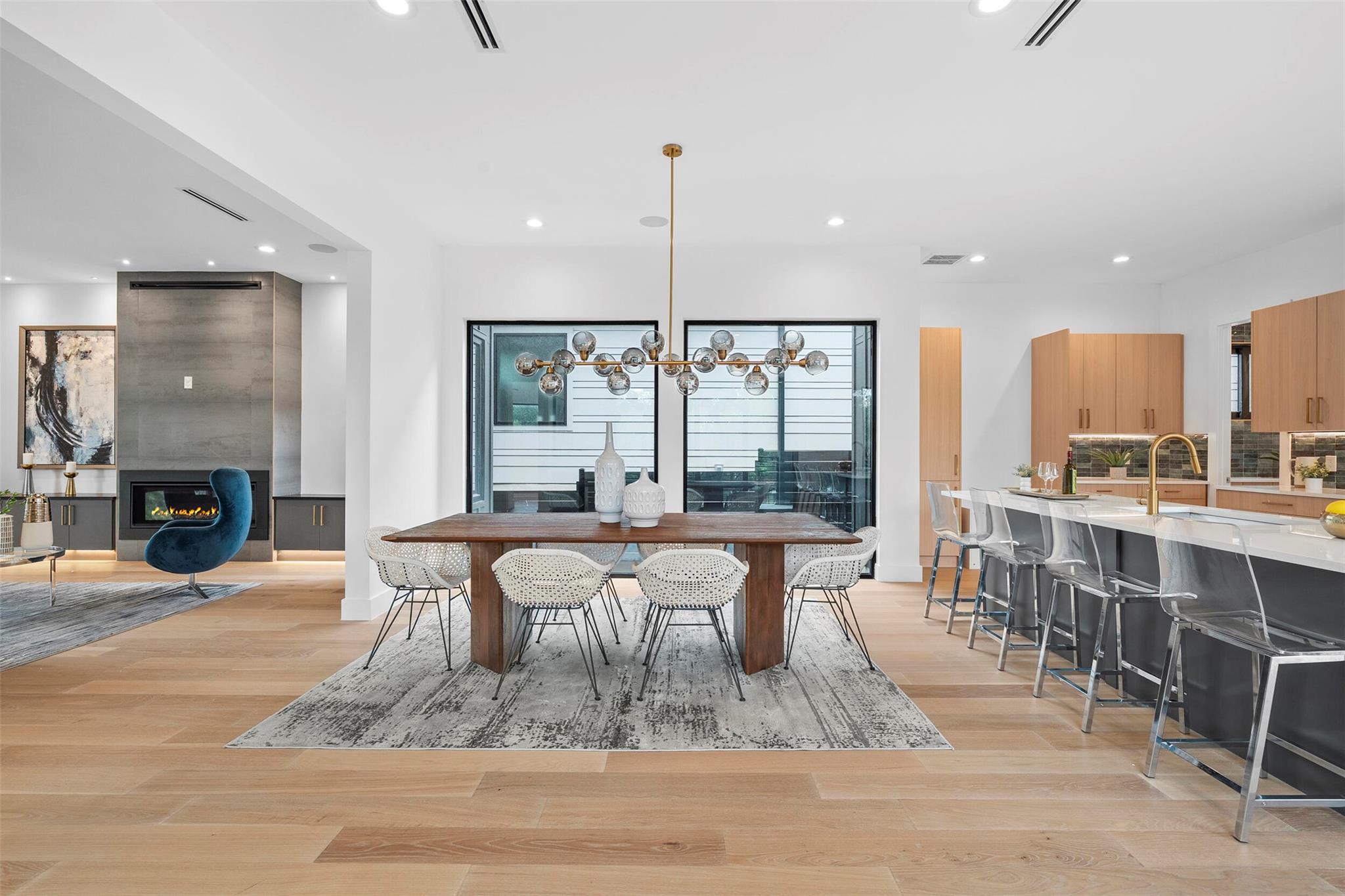 2208 Montclaire ST — photo 4