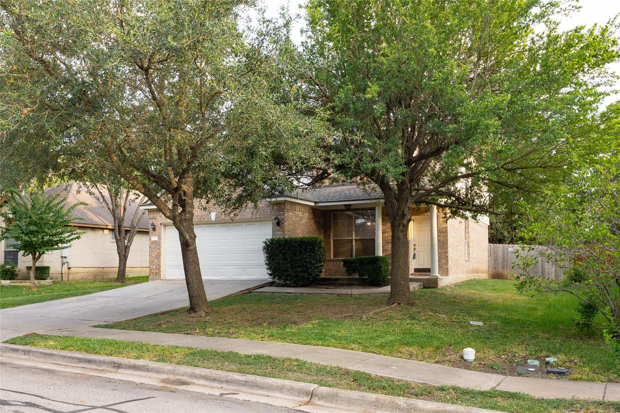 259 Clarence CT — photo 3