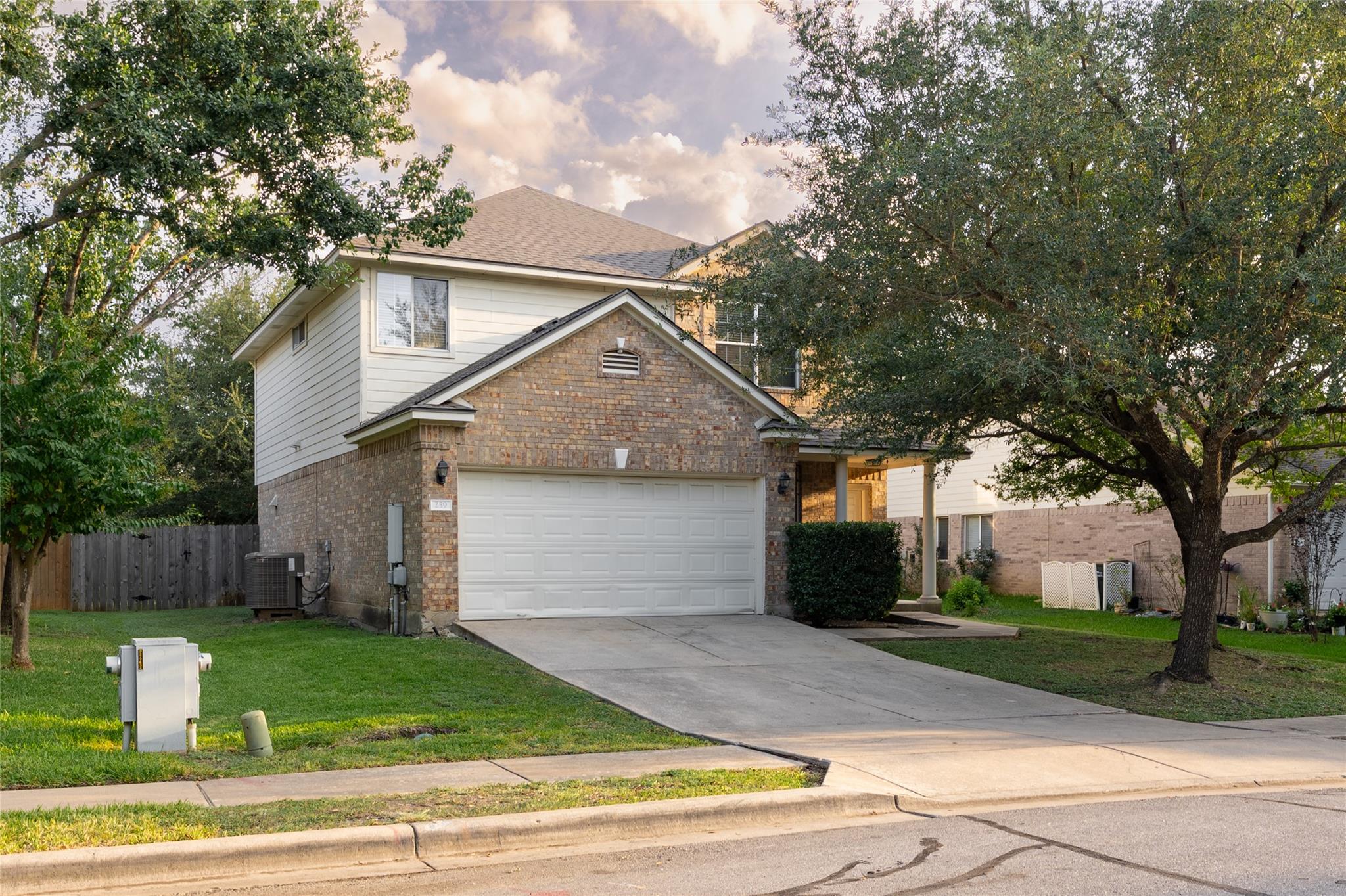 259 Clarence CT — photo 4
