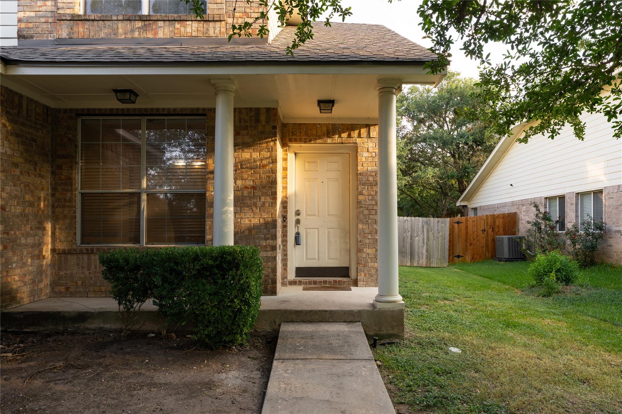 259 Clarence CT — photo 5