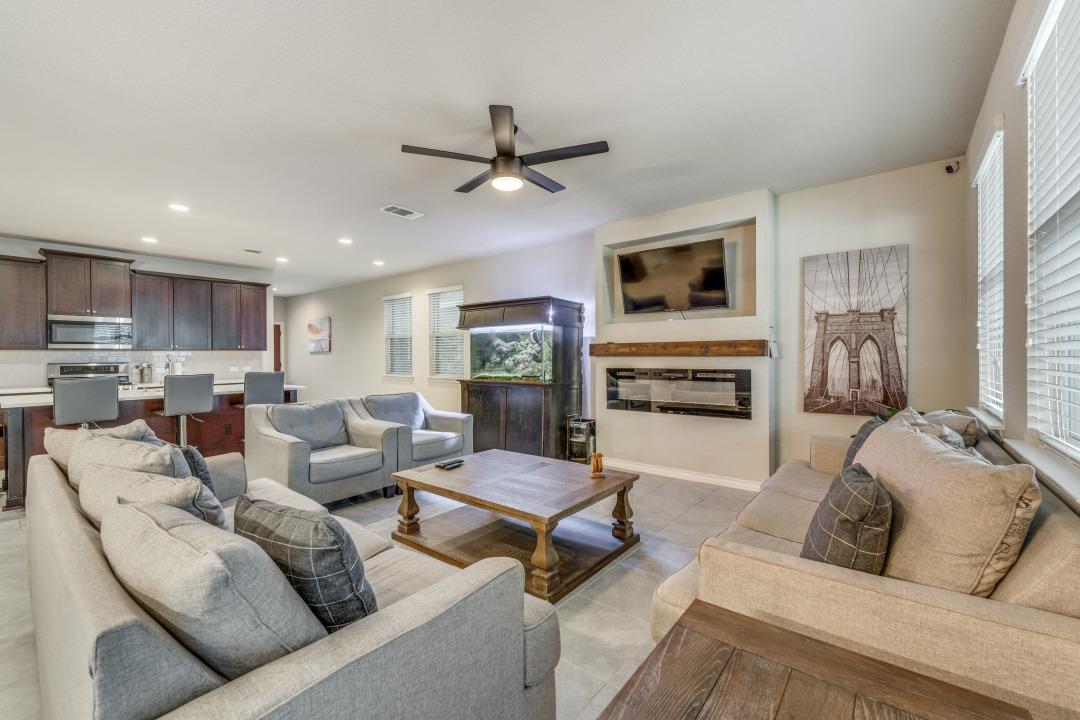 5921 Lehman WAY — photo 4