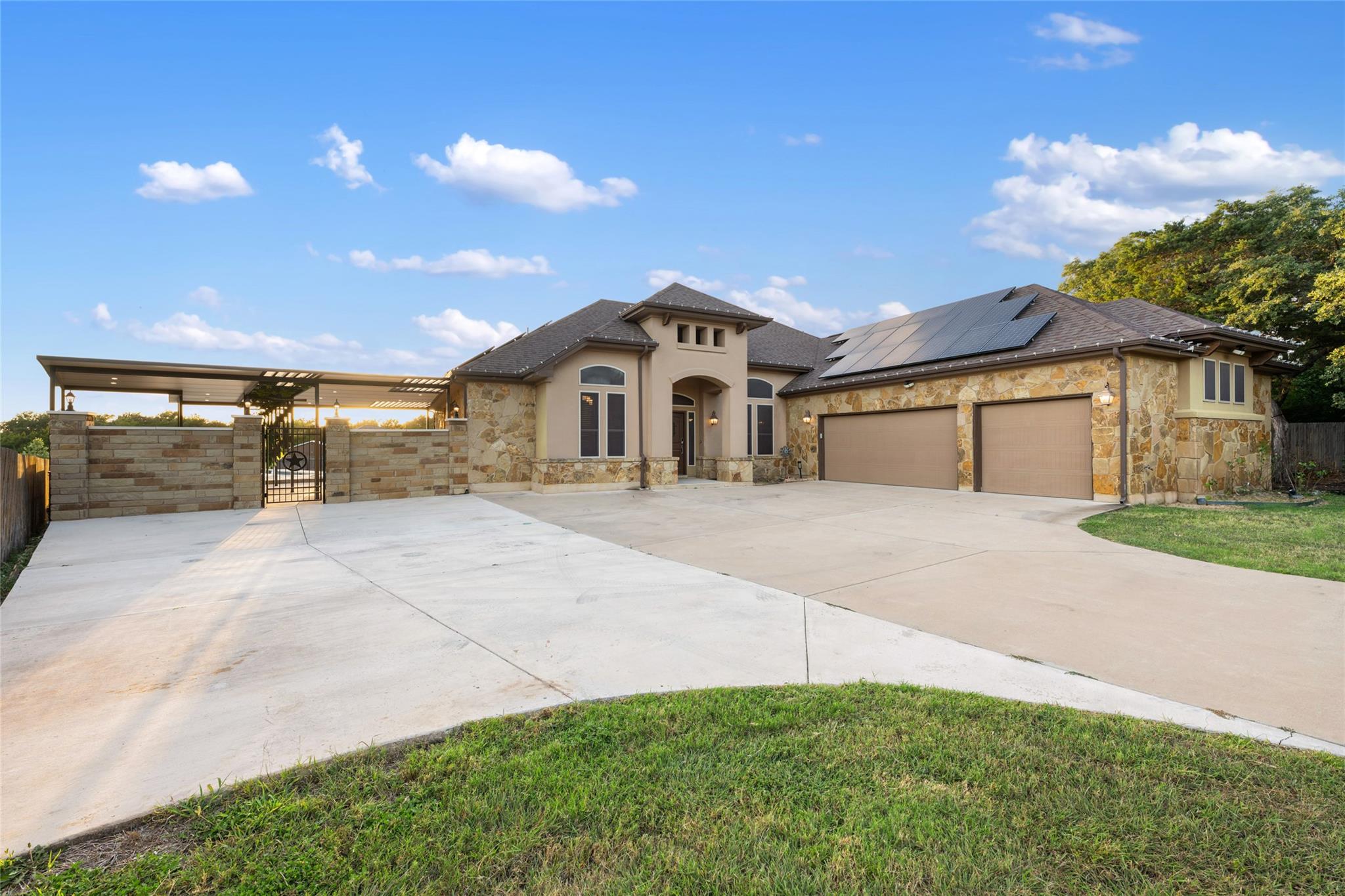 321 Sarahs LN — photo 3