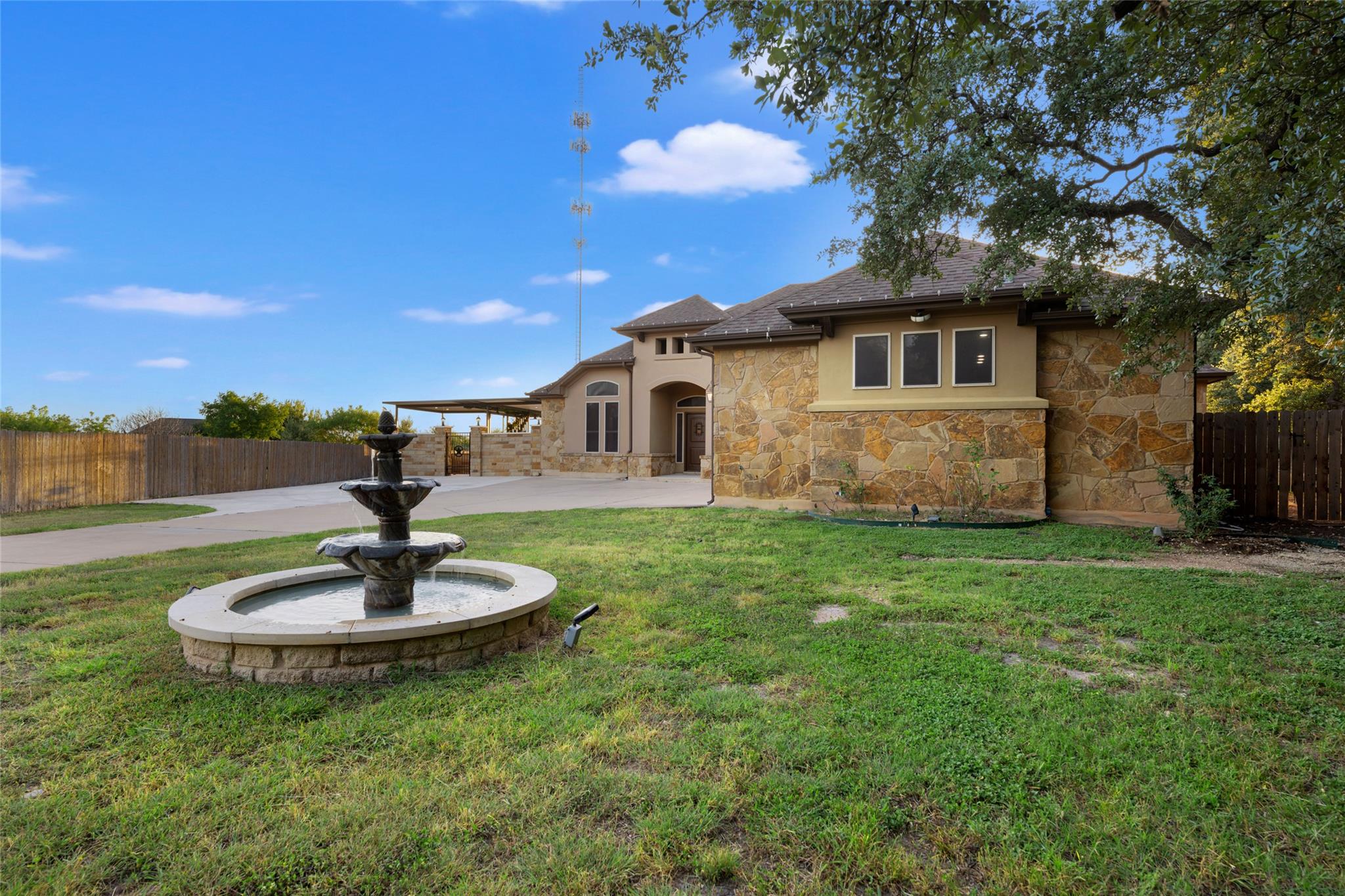 321 Sarahs LN — photo 4