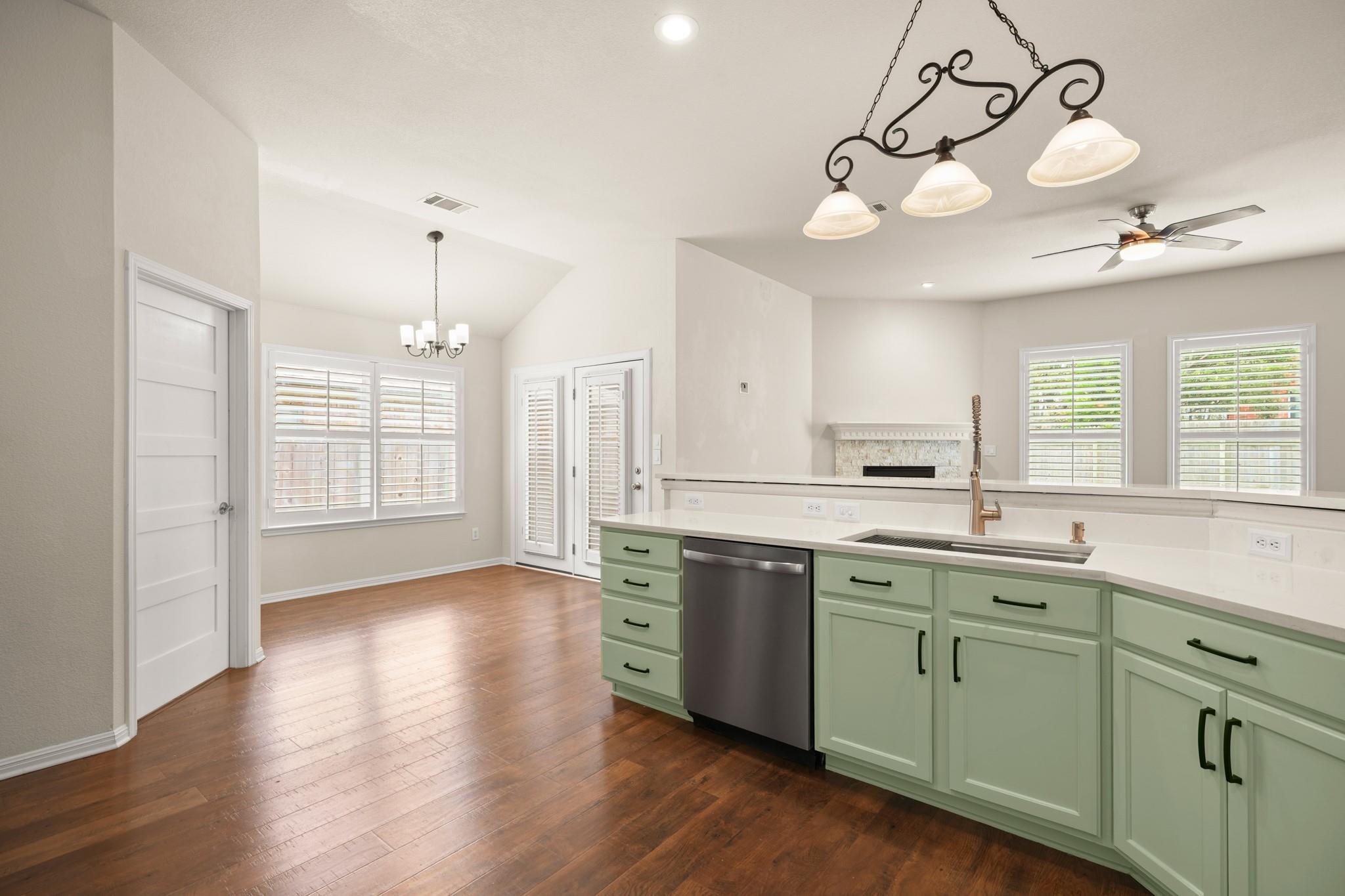 2413 Lou John ST — photo 3