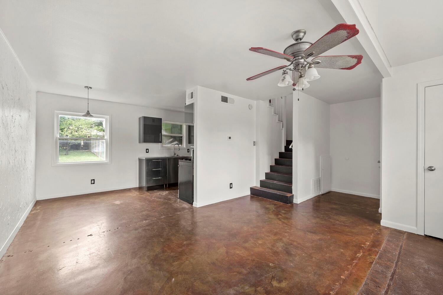 903 Aurora CIR #B — photo 5
