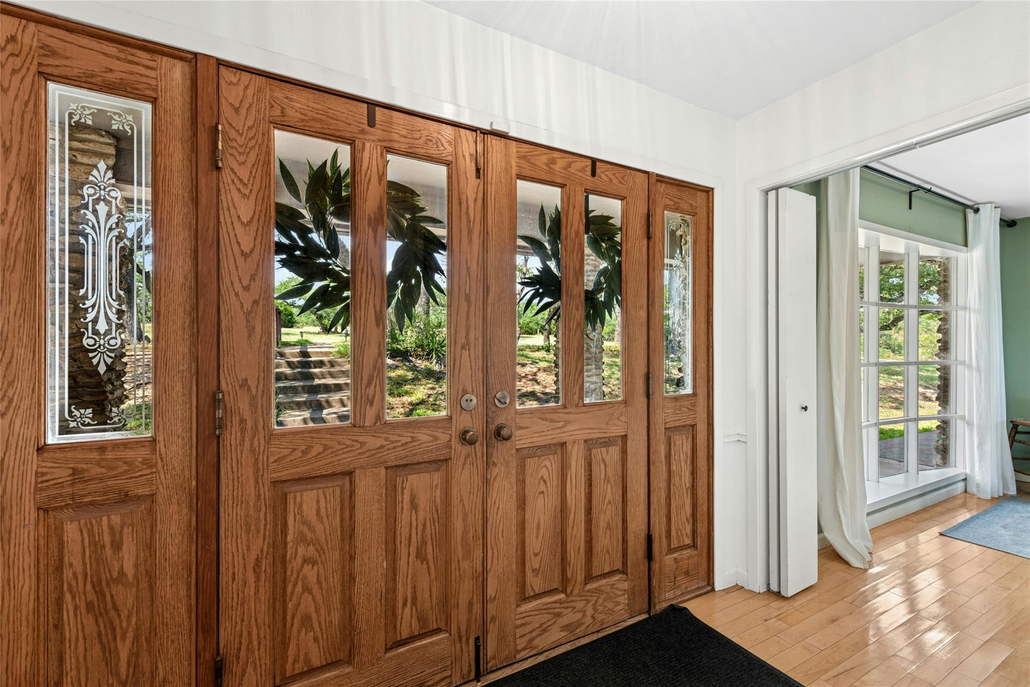 110 Longhorn LN — photo 3