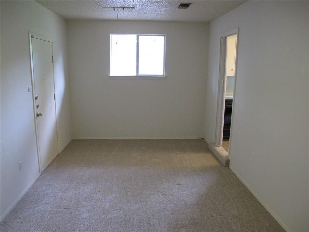 1213 Meadows DR — photo 3