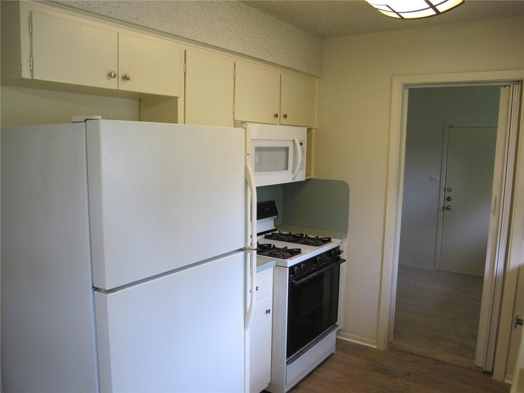 1213 Meadows DR — photo 4