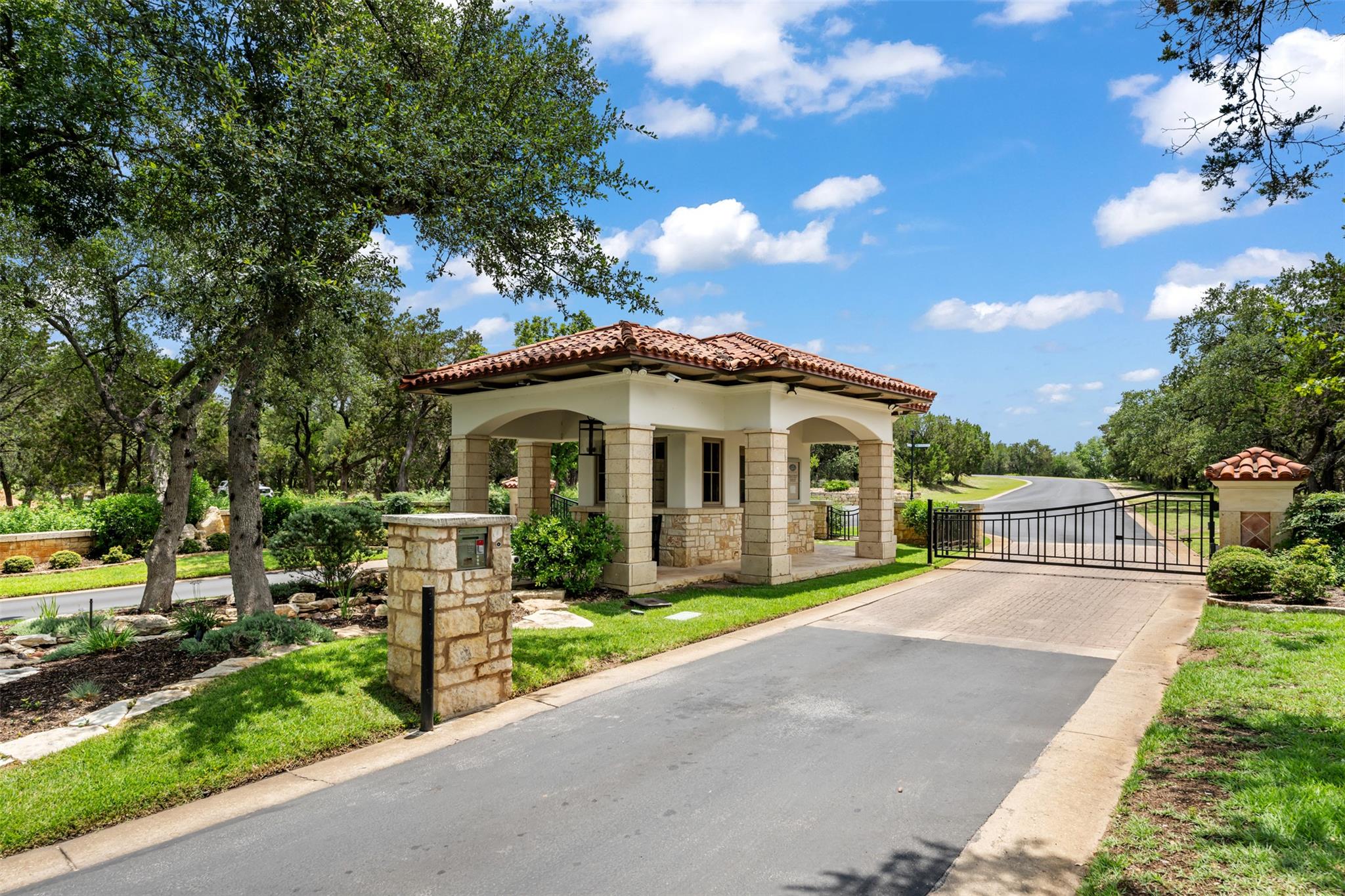 906 Moonlight Bay DR — photo 3