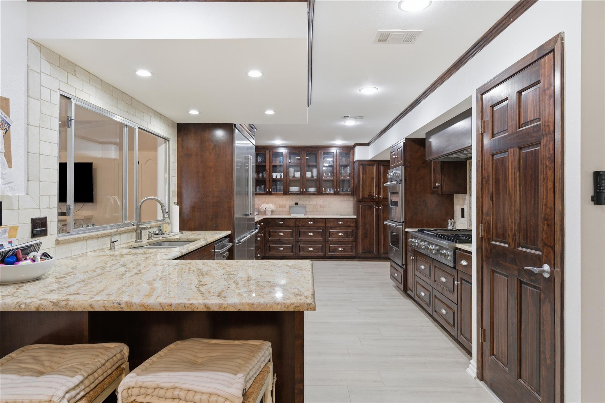 3409 Lakeside DR — photo 3