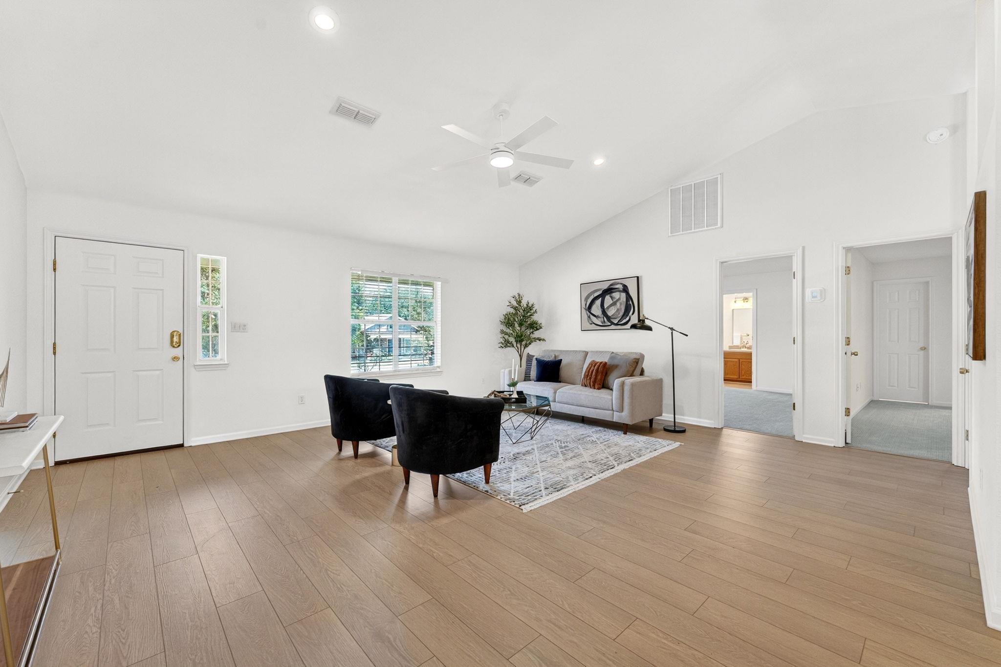 1010 Louise ST — photo 4